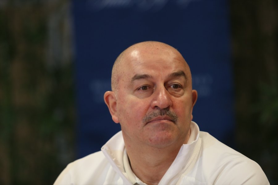 Cherchesov, Antalya'da Rus Futbolcuları Takibe Aldı