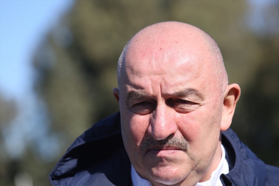 Cherchesov, Antalya'da Rus Futbolcuları Takibe Aldı