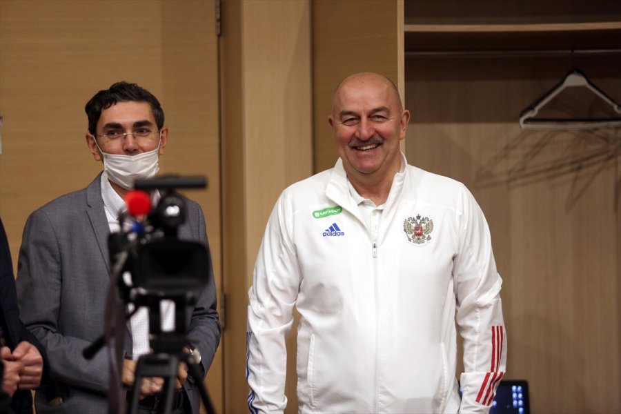 Cherchesov, Antalya'da Rus Futbolcuları Takibe Aldı