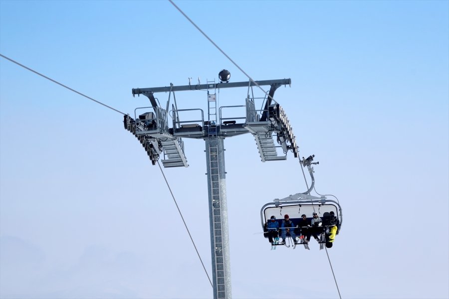 Adrenalin Tutkunu Kayakseverler, 3 Bin 400 Rakımlı Ottoman Tesisi'ni Tercih Ediyor