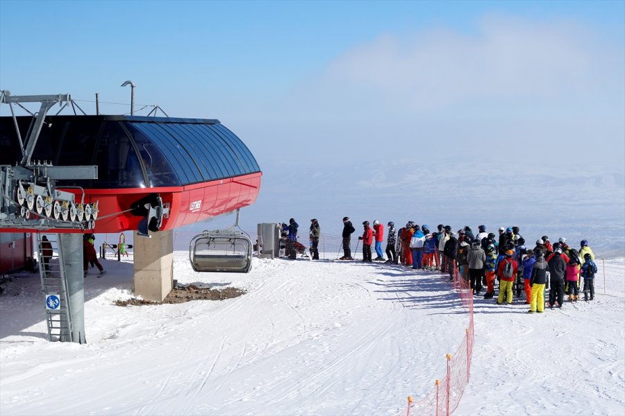 Adrenalin Tutkunu Kayakseverler, 3 Bin 400 Rakımlı Ottoman Tesisi'ni Tercih Ediyor