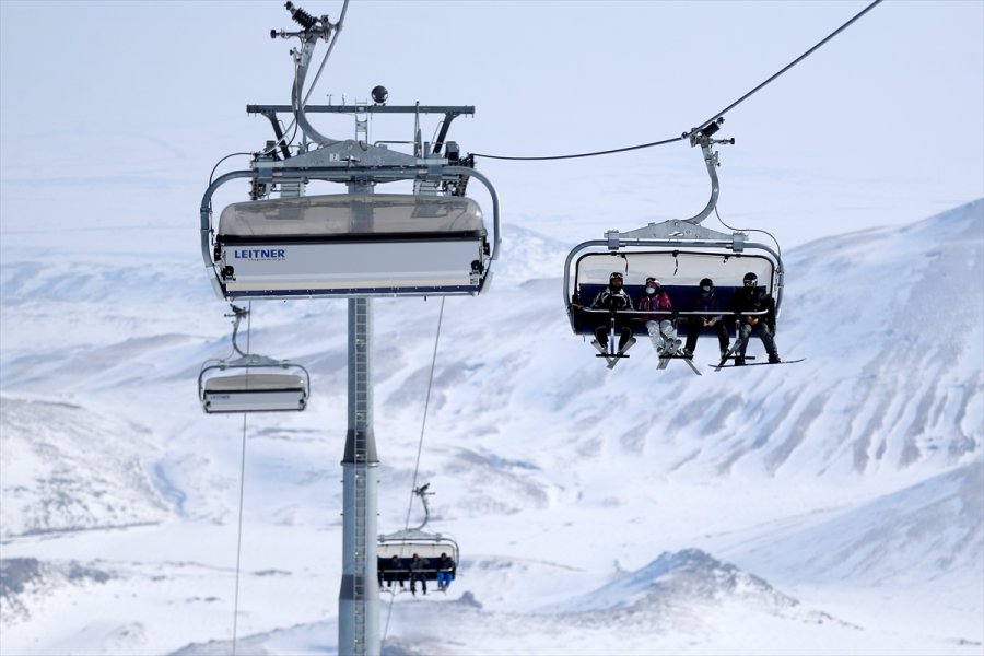 Adrenalin Tutkunu Kayakseverler, 3 Bin 400 Rakımlı Ottoman Tesisi'ni Tercih Ediyor