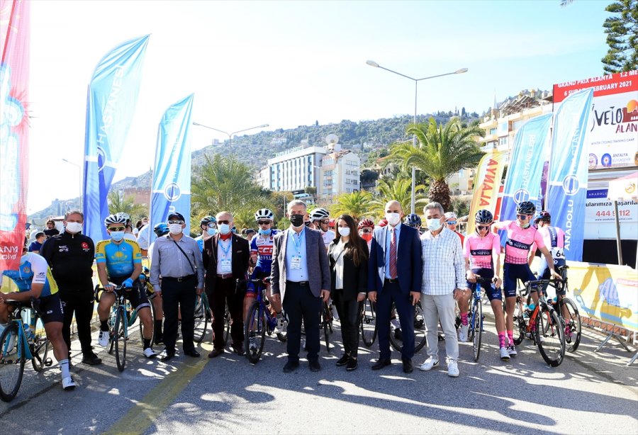 Alanya'da Uluslararası Yol Ve Dağ Bisikleti Yarışları Başladı