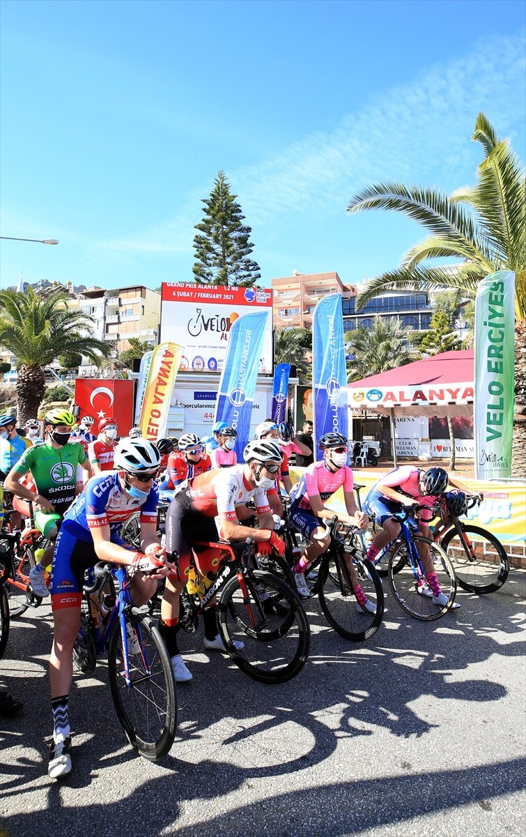 Alanya'da Uluslararası Yol Ve Dağ Bisikleti Yarışları Başladı