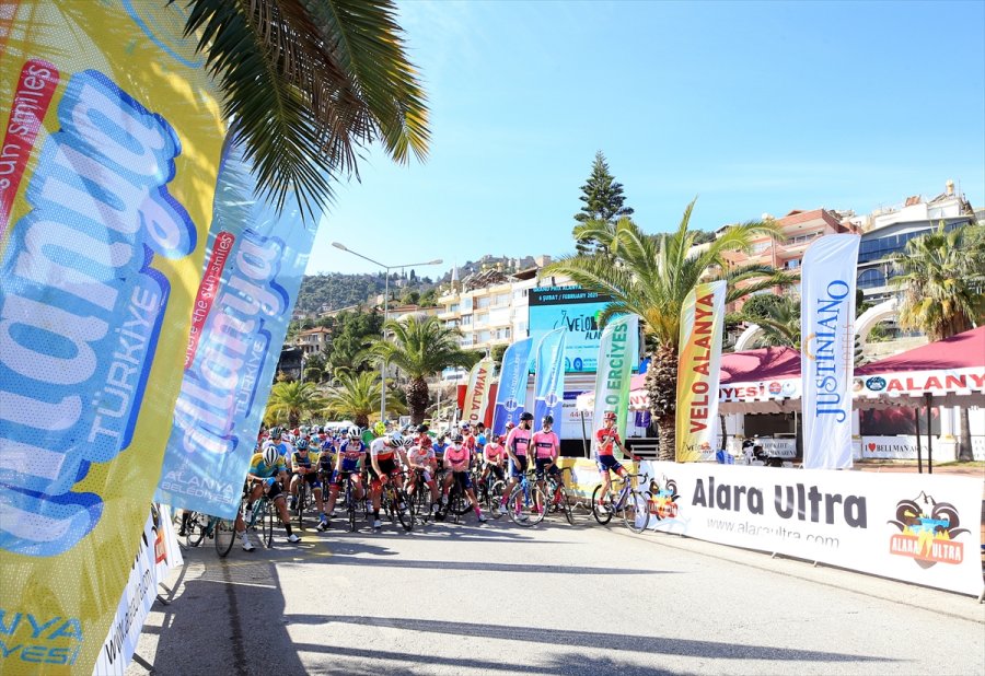 Alanya'da Uluslararası Yol Ve Dağ Bisikleti Yarışları Başladı