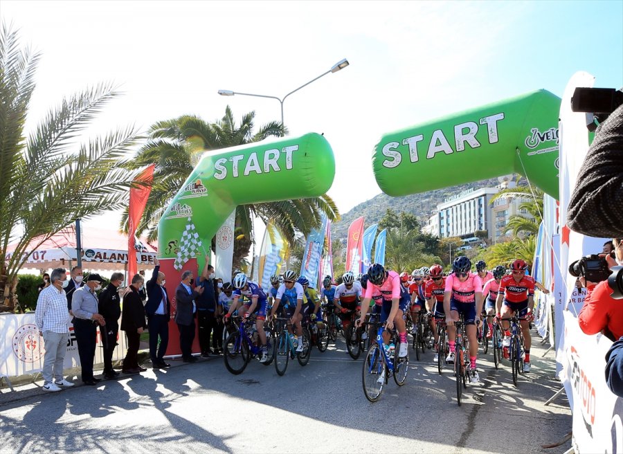 Alanya'da Uluslararası Yol Ve Dağ Bisikleti Yarışları Başladı