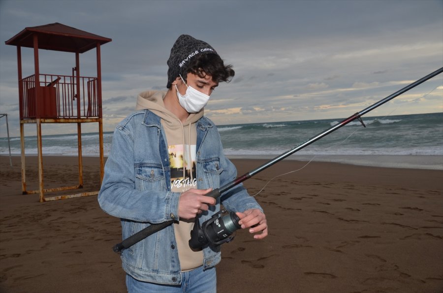 Antalya'da Lise Öğrencisinin Oltayla Kıyıdan Tuttuğu 42 Kilogramlık Balık Şaşırttı