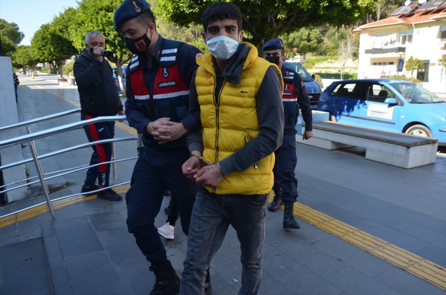 Antalya'da Uyuşturucuyu Sobaya Saklayan 3 Şüpheli Yakalandı