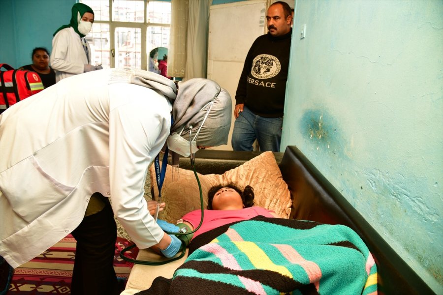 Mamak Belediyesinden Kağıt Toplayıcısı Babanın 4'ü Engelli 5 Çocuğuyla Yaşadığı Gecekonduya Yardım Eli