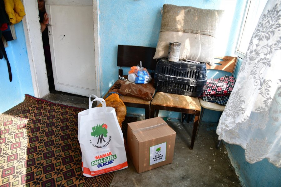 Mamak Belediyesinden Kağıt Toplayıcısı Babanın 4'ü Engelli 5 Çocuğuyla Yaşadığı Gecekonduya Yardım Eli