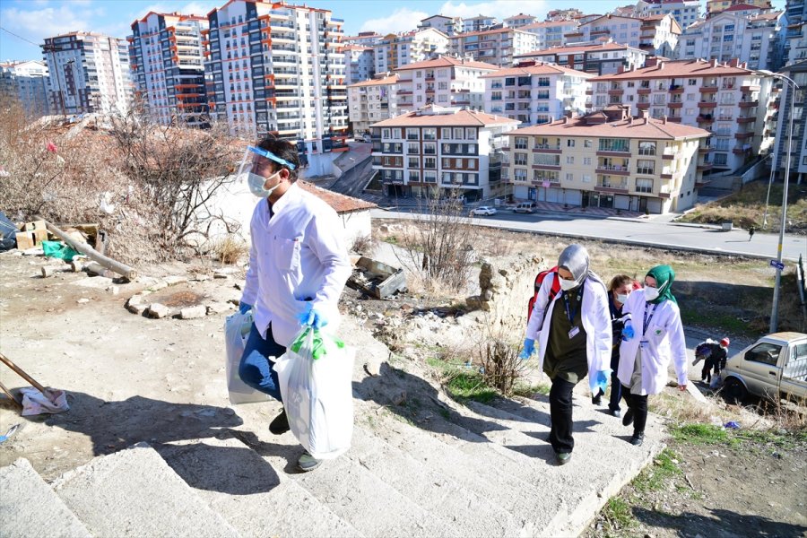 Mamak Belediyesinden Kağıt Toplayıcısı Babanın 4'ü Engelli 5 Çocuğuyla Yaşadığı Gecekonduya Yardım Eli