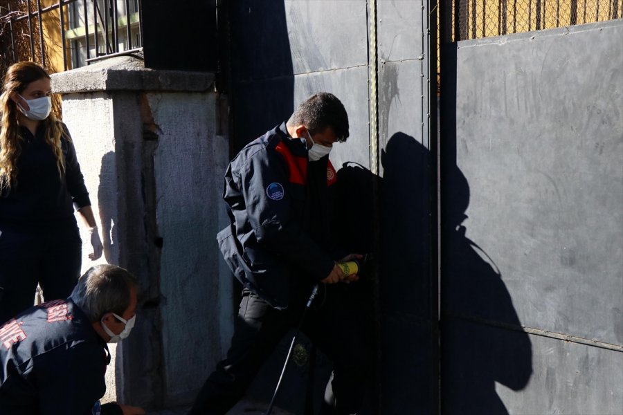 Okul Bahçesinde Bıçakla Yaralanan Çocuk, Bahçenin Kilitli Kapısı Kırılarak Hastaneye Ulaştırıldı