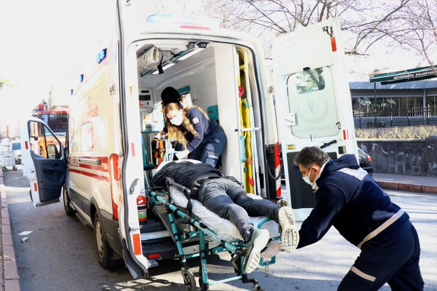 Okul Bahçesinde Bıçakla Yaralanan Çocuk, Bahçenin Kilitli Kapısı Kırılarak Hastaneye Ulaştırıldı