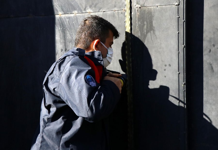 Okul Bahçesinde Bıçakla Yaralanan Çocuk, Bahçenin Kilitli Kapısı Kırılarak Hastaneye Ulaştırıldı