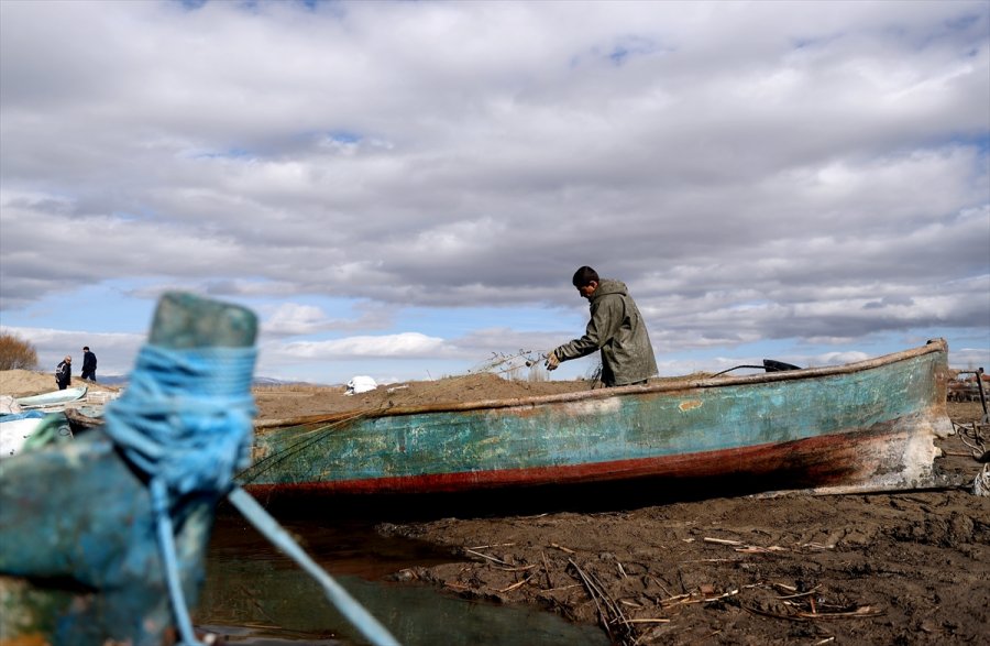 Tatlı Su Balıkçılarının Kış Şartlarındaki Zorlu Mesaisi