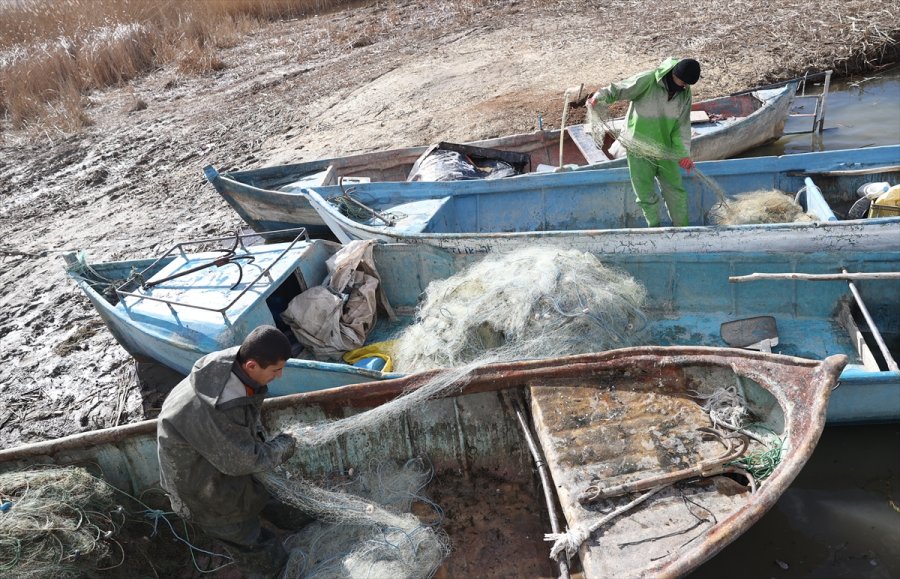 Tatlı Su Balıkçılarının Kış Şartlarındaki Zorlu Mesaisi