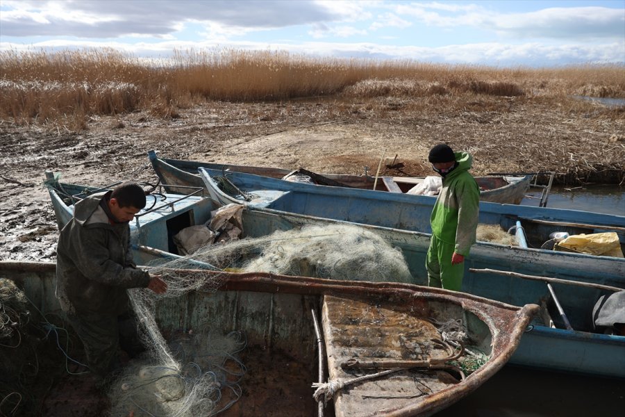 Tatlı Su Balıkçılarının Kış Şartlarındaki Zorlu Mesaisi