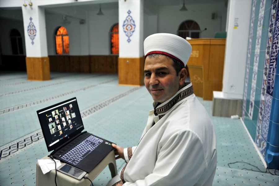 İmam, Öğrenciler İle Kariyer Yapanları Çevrim İçi Etkinlikte Buluşturuyor