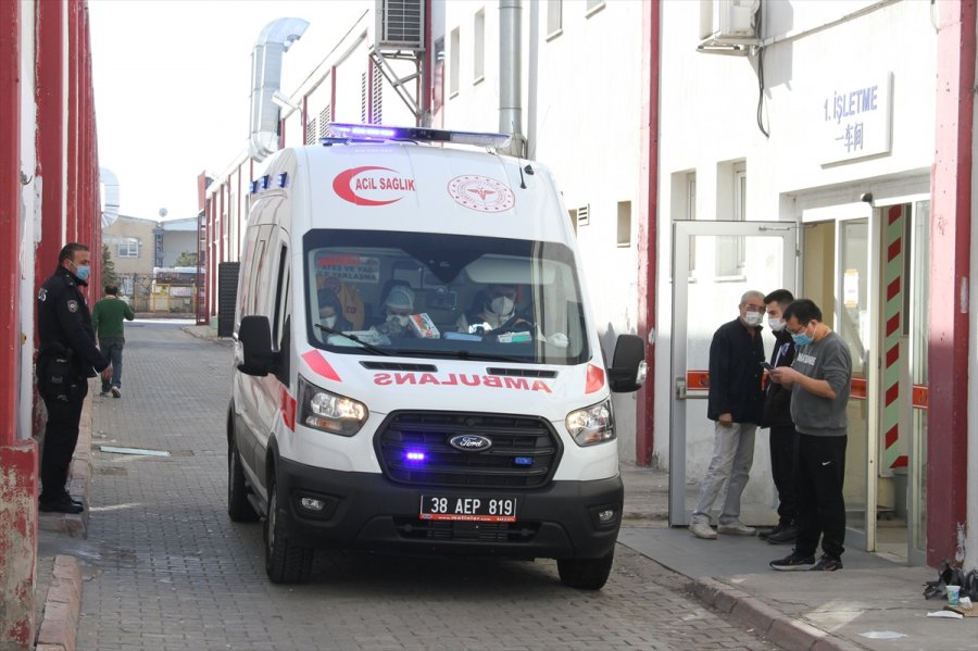 Kayseri'de İplik Fabrikasında Çıkan Yangında 4 İşçi Dumandan Etkilendi