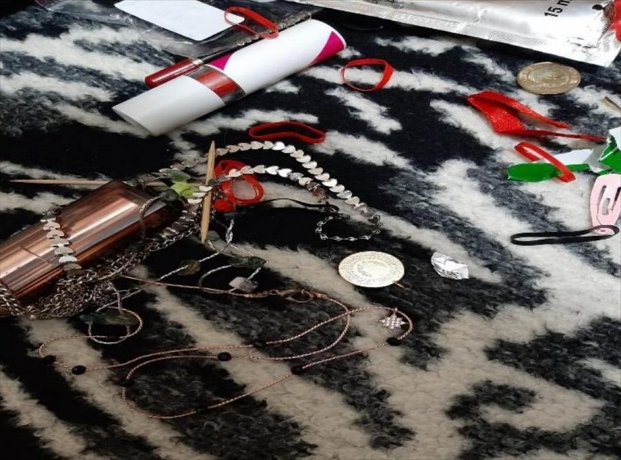 Mersin'de Temizlik İçin Gittikleri Evlerden Hırsızlık Yaptığı Öne Sürülen 3 Zanlı Tutuklandı