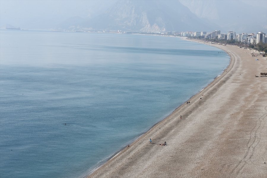 Turizm Merkezleri Antalya Ve Muğla Sokağa Çıkma Kısıtlamasıyla Sessizliğe Büründü