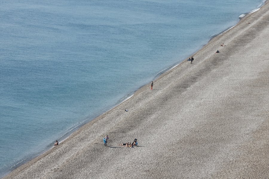 Turizm Merkezleri Antalya Ve Muğla Sokağa Çıkma Kısıtlamasıyla Sessizliğe Büründü