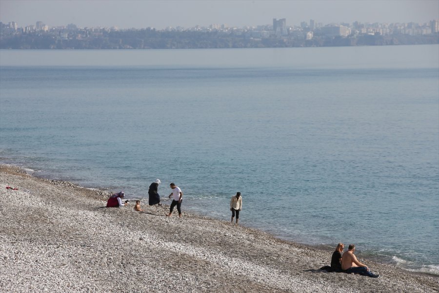 Turizm Merkezleri Antalya Ve Muğla Sokağa Çıkma Kısıtlamasıyla Sessizliğe Büründü
