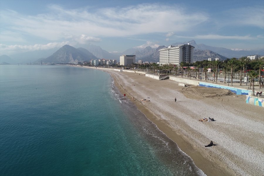 Turizm Merkezleri Antalya Ve Muğla Sokağa Çıkma Kısıtlamasıyla Sessizliğe Büründü