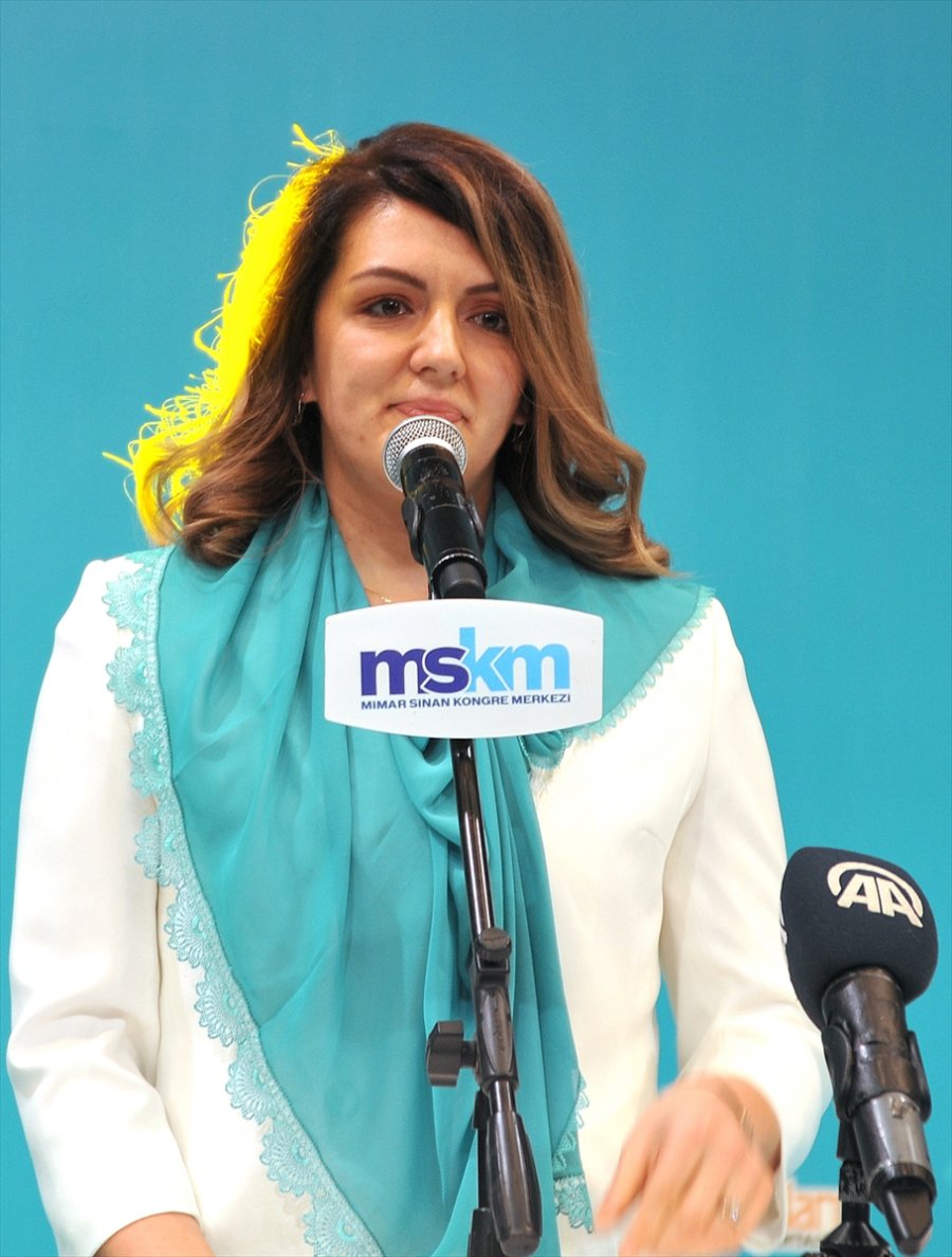 Ak Parti'nin Hedefi Kadın Üye Sayısını 6 Milyona Çıkarmak