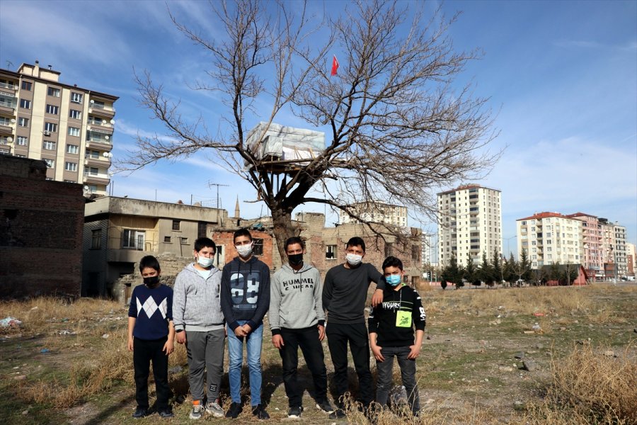 Kovid-19 Sürecinde Bilgisayar Başında Sıkılan Çocuklar Atık Eşyalarla