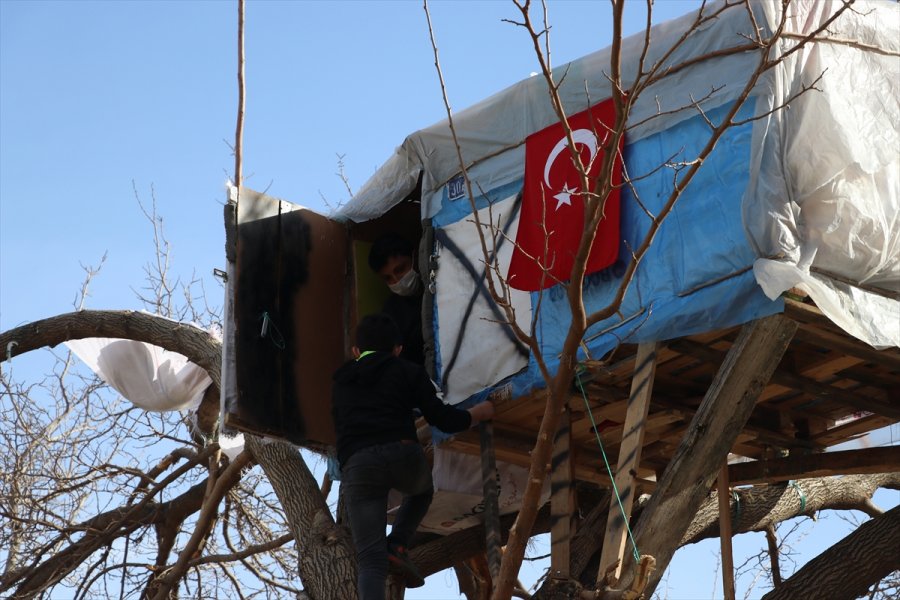 Kovid-19 Sürecinde Bilgisayar Başında Sıkılan Çocuklar Atık Eşyalarla