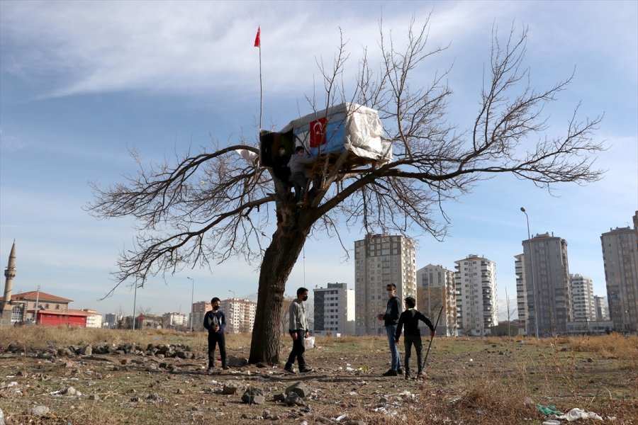 Kovid-19 Sürecinde Bilgisayar Başında Sıkılan Çocuklar Atık Eşyalarla