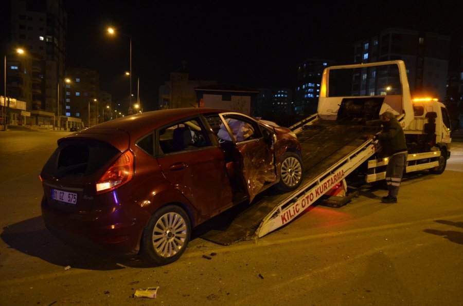 Mersin'de 3 Aracın Karıştığı Kazada 3 Kişi Yaralandı