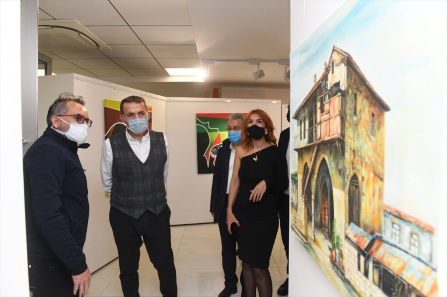 Mersin'de 65 Sanatçının 103 Eseri Sanatseverlerin Beğenisine Sunuldu