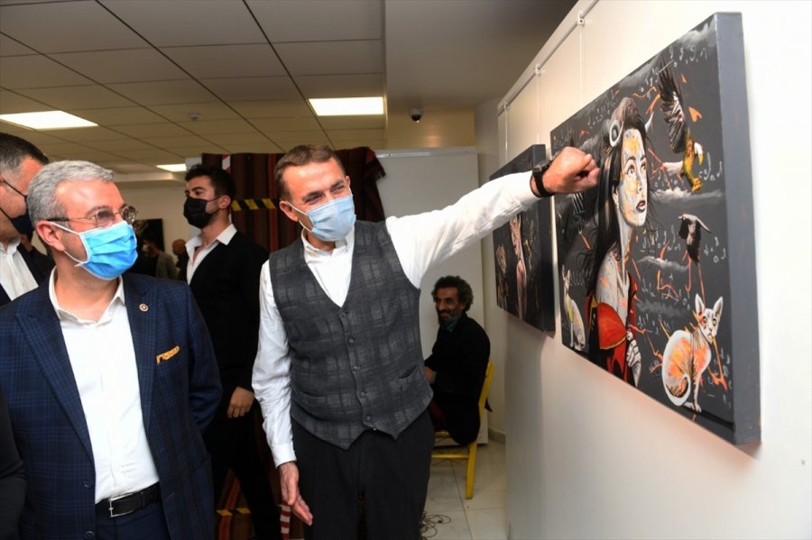 Mersin'de 65 Sanatçının 103 Eseri Sanatseverlerin Beğenisine Sunuldu