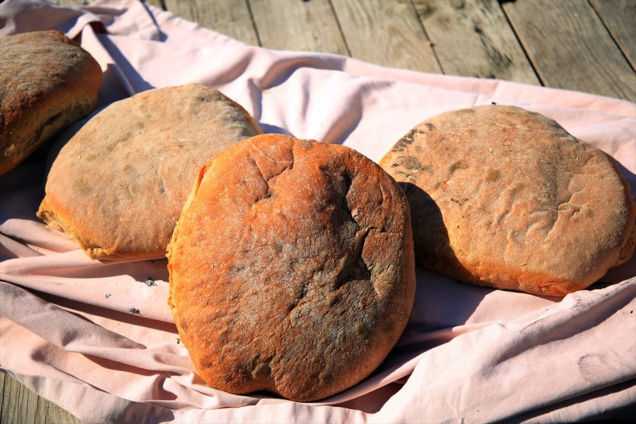 Mersin'de Girit Göçmeni Kadınların Yaptığı Ekmeğe Talep Artıyor