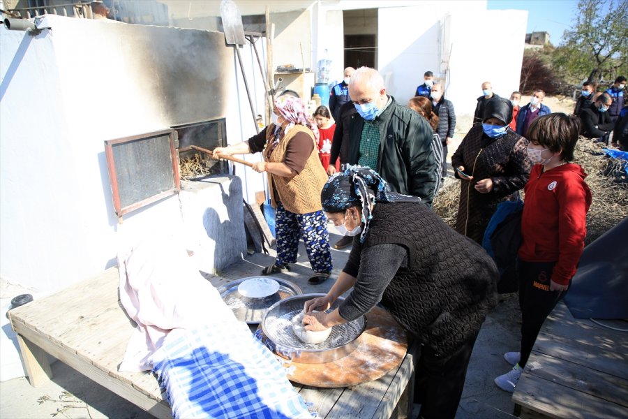 Mersin'de Girit Göçmeni Kadınların Yaptığı Ekmeğe Talep Artıyor