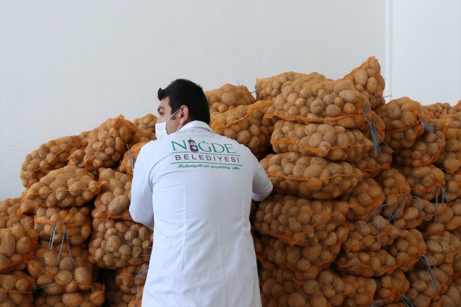 Ak Partili Belediyeler, Çiftçiden Aldıkları Patatesi İhtiyaç Sahiplerine Dağıtacak