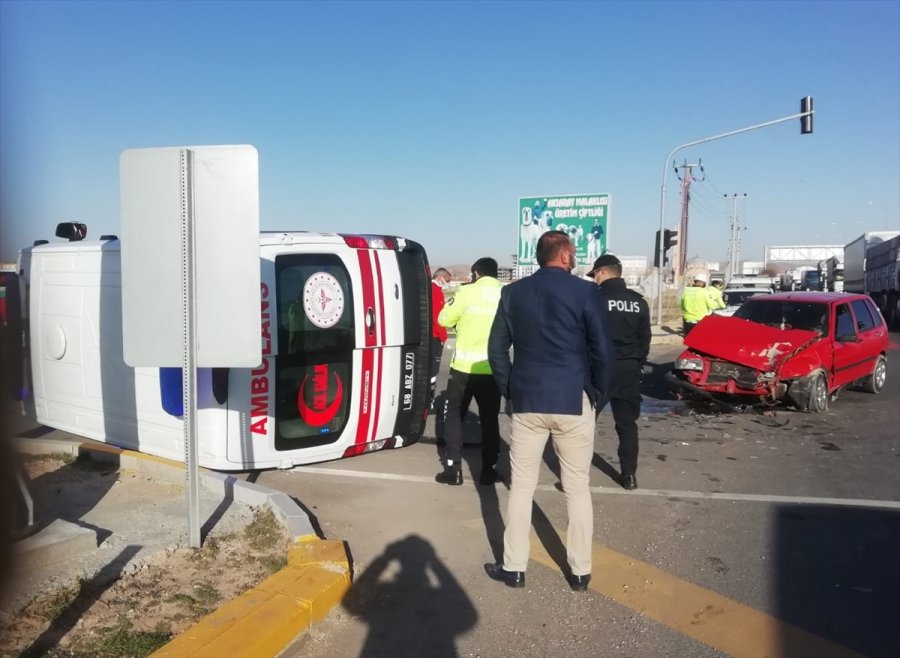 Aksaray'da Ambulans İle Otomobil Çarpıştı: 5 Yaralı