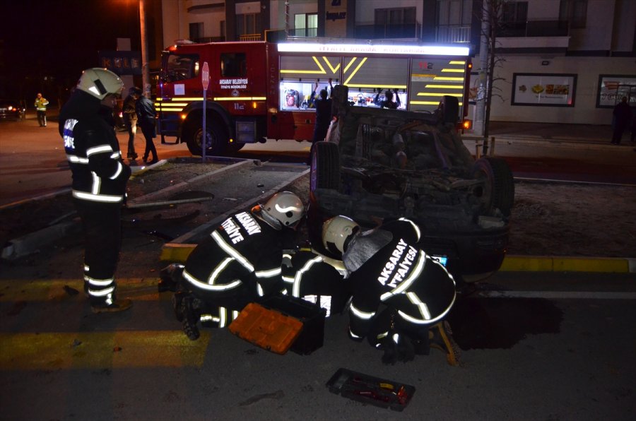 Aksaray'da İki Otomobil Çarpıştı: 6 Yaralı