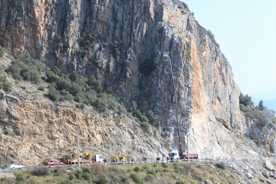 Antalya-mersin Kara Yolunda Kontrollü Patlama Gerçekleştirildi
