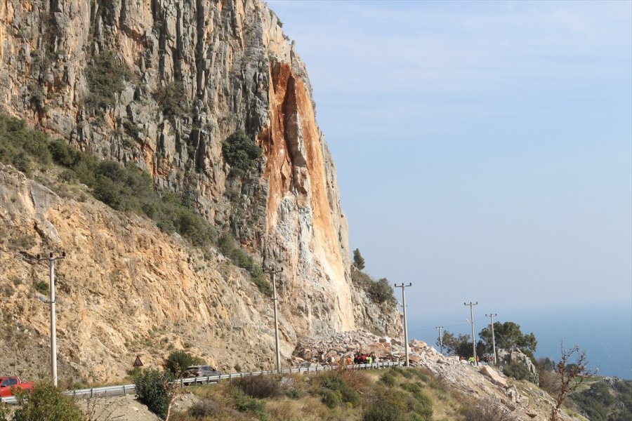 Antalya-mersin Kara Yolunda Kontrollü Patlama Gerçekleştirildi