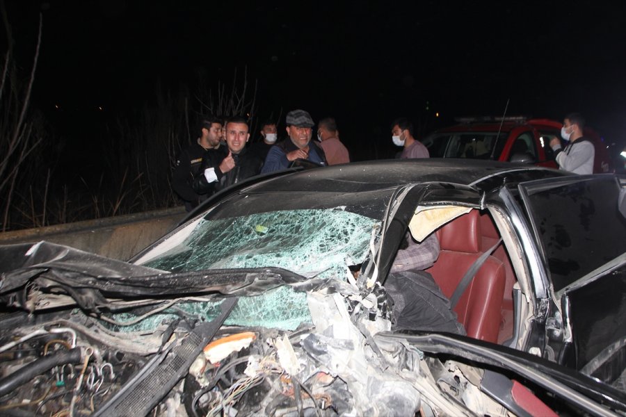 Güncelleme - Antalya'da İki Otomobil Çarpıştı 6 Kişi Öldü