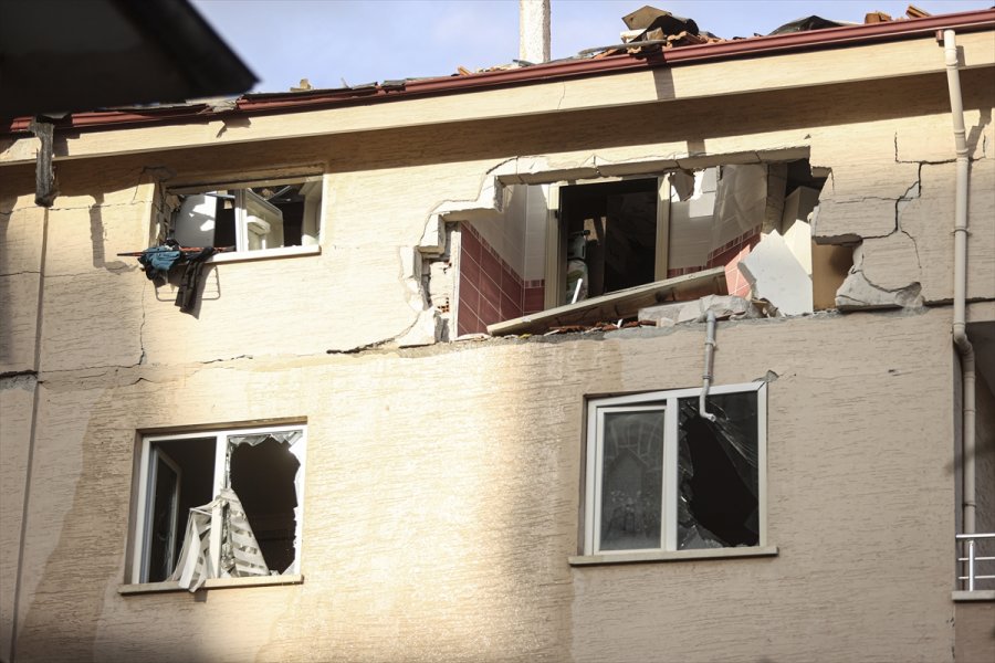 Ankara'da Üç Katlı Apartmandaki Patlama Hasara Neden Oldu