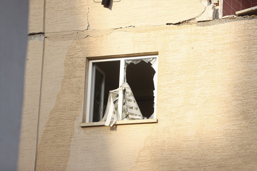 Ankara'da Üç Katlı Apartmandaki Patlama Hasara Neden Oldu