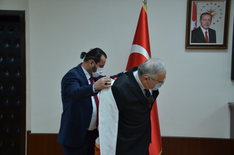 Karamanoğlu Mehmetbey Üniversitesi Rektörü Prof. Dr. Namık Ak Görevine Başladı