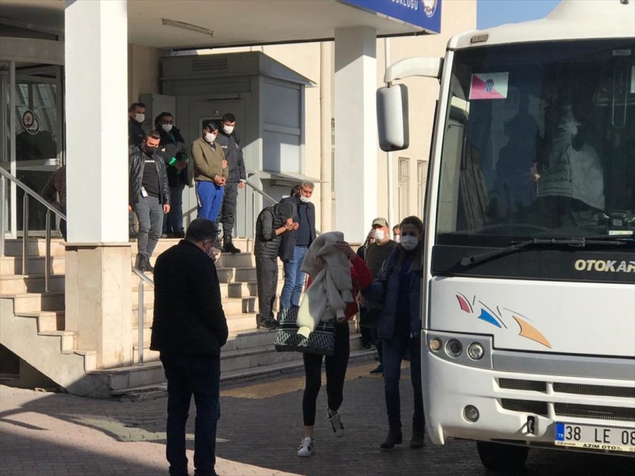 Kayseri'de Aranan 12 Şüpheli Polis Operasyonuyla Yakalandı