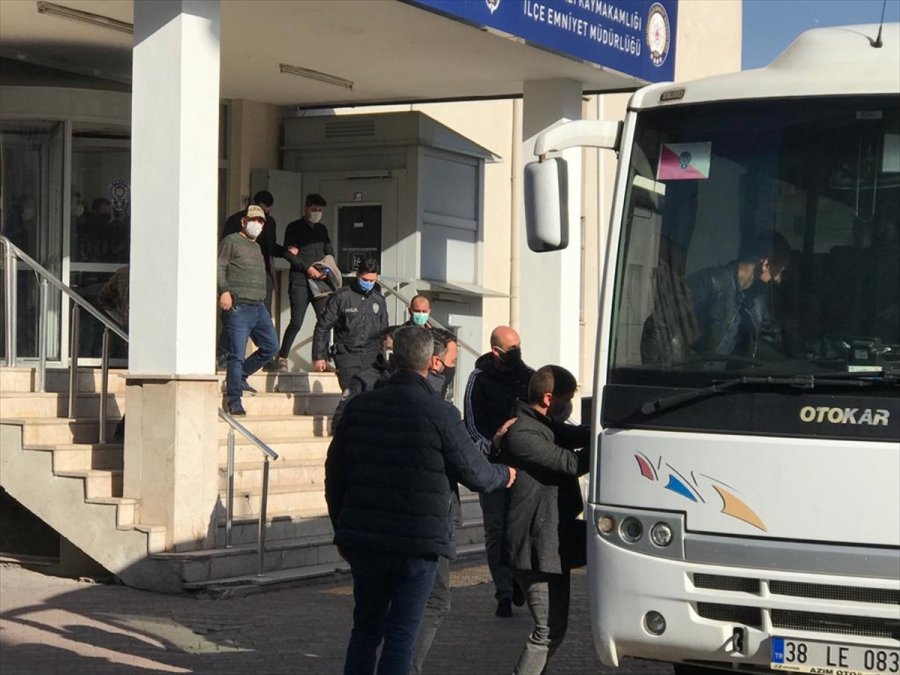 Kayseri'de Aranan 12 Şüpheli Polis Operasyonuyla Yakalandı