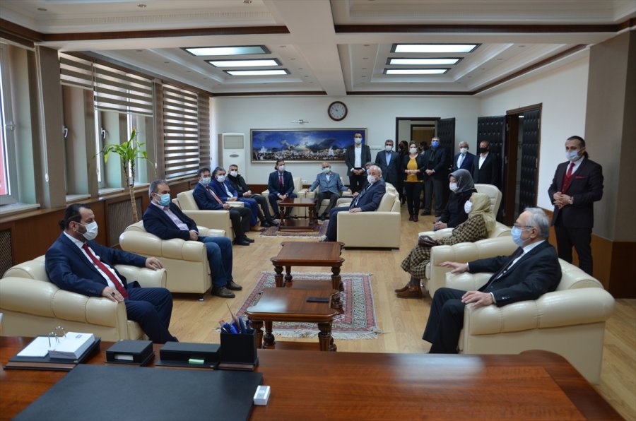 Karamanoğlu Mehmetbey Üniversitesi Rektörü Prof. Dr. Namık Ak Görevine Başladı