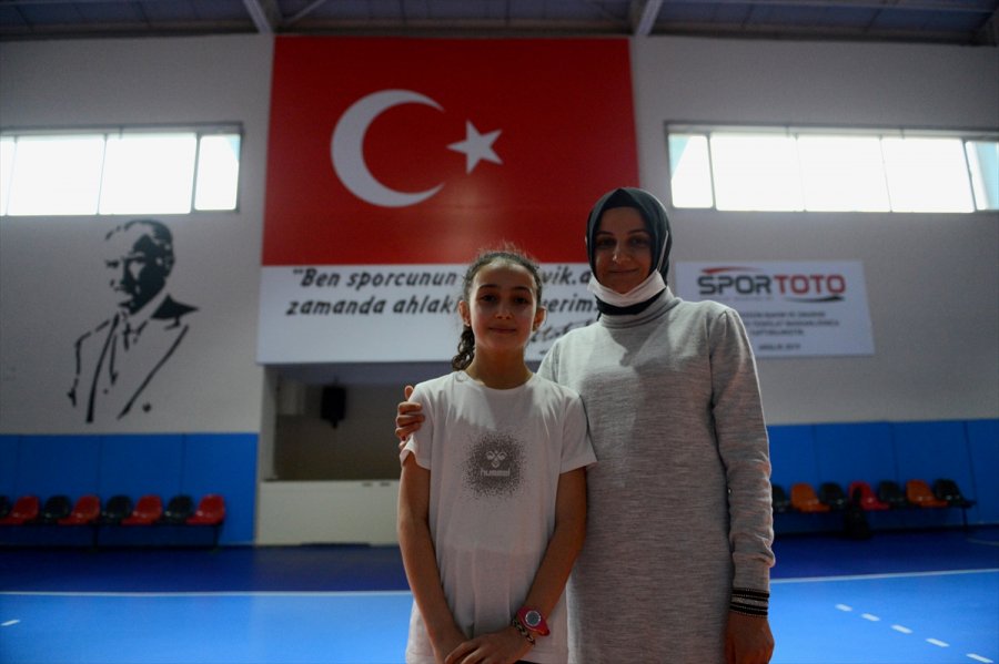 Antrenman İçin Her Gün 60 Kilometre Yolculuk Yapan Minik Sporcuya Bakanlıktan Destek